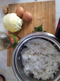 美味的包菜蛋炒饭做法图解1)
