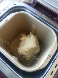 自制香肠面包做法图解2)