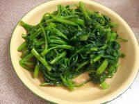 色泽光亮的蒜香空心菜