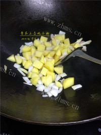 （美味牛腩）番茄土豆炖牛腩做法图解8)