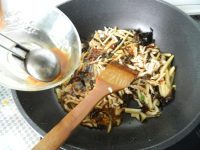 香喷喷的鱼香肉丝做法图解8)