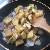 洋葱烧豆腐做法图解8)