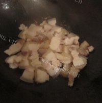美味的青红椒炒回锅肉做法图解6)
