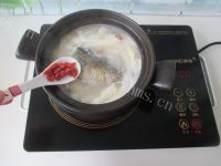 鲜美鱼头炖山药做法图解12)
