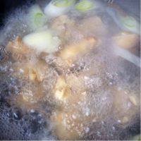 美味的红烧鸡翅根做法图解6)