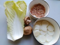 好喝的白菜肉丝年糕汤做法图解1)