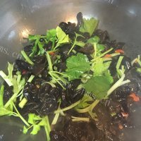 美味佳肴般的木耳炒鸡蛋做法图解7)