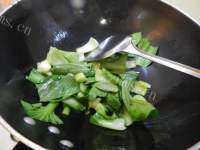 家常菜青菜肉丸汤做法图解4)