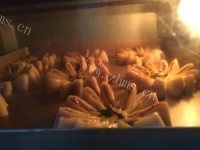 自制枣泥菊花酥做法图解17)