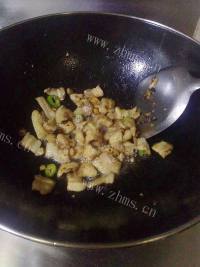 家常菜五花肉炒荷兰豆做法图解5)