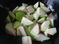 家常菜肉末烧茄子做法图解3)