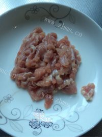 独特的荷兰豆炒肉做法图解2)