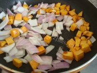 味美的洋葱红薯炒玉米粒的做法图解五