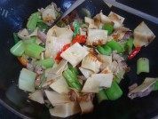 家常菜西芹炒豆皮做法图解7)