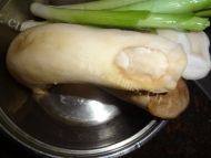 家常菜鸡腿菇炒肉片做法图解1)