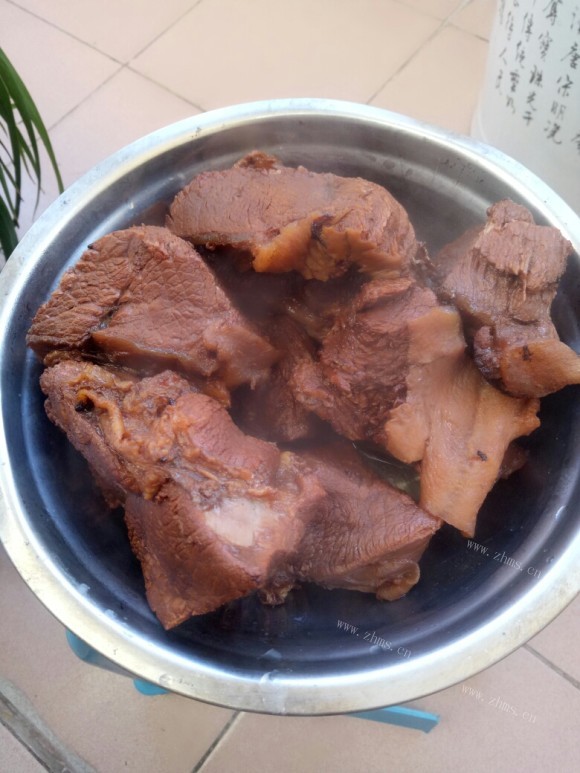 卤牛腱子