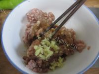 家常菜虎皮尖椒酿肉做法图解2)