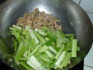「DIY美食」芹菜炒肉丝做法图解6)