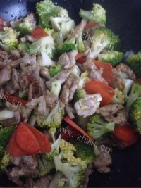 唇齿留香的西兰花炒肉片做法图解4)