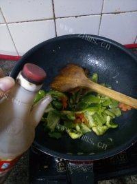 滋补的青椒炒蛋做法图解10)