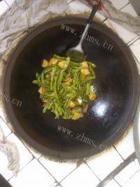 美味的豆角炖土豆做法图解4)