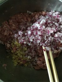 羊肉萝卜饺子做法图解2)