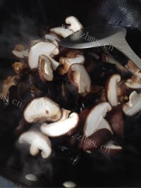 色香味浓的焖鸡腿做法图解6)