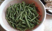 简单易学的豆角烧茄子做法图解1)