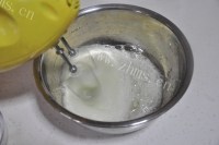 自制蔓越莓戚风蛋糕做法图解6)
