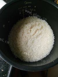 美味的土豆排骨焖饭做法图解6)