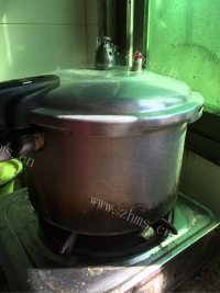唇齿留香的茶树菇排骨汤做法图解4)