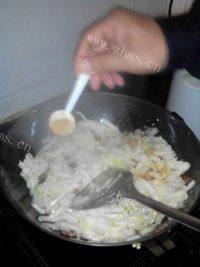 家常菜腊肉炒白菜做法图解13)