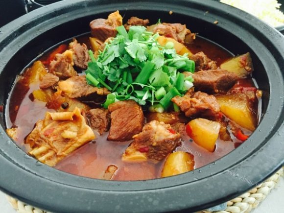美味的红焖羊肉