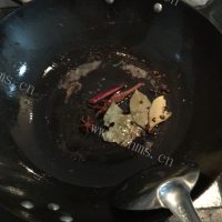 诱人的小酥肉蒸碗做法图解7)
