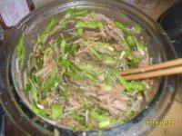诱人的韭菜肉饼做法图解9)