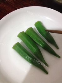 家常菜白灼秋葵做法图解5)