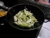 家常菜丝瓜炒鸡蛋做法图解5)