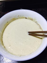 美味青瓜胡萝卜鸡蛋饼做法图解9)