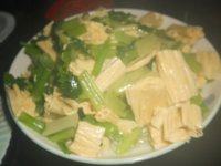 芹菜炒腐竹自制
