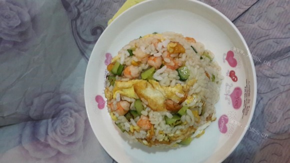 色香味浓的虾仁炒饭