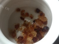 清甜有益的桃胶皂角米银耳羹做法图解3)