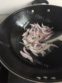 唇齿留香的炒鱿鱼做法图解3)