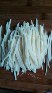家常菜辣椒炒土豆丝做法图解1)