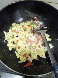 营养丰富的花菜炒肉做法图解5)