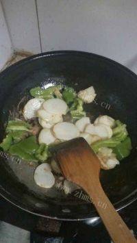 家常菜土豆片炒辣椒做法图解5)
