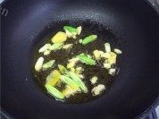 香炒蚕蛹做法图解6)