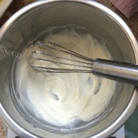 香气浓郁的奶油奶酪布丁做法图解3)