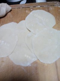 香气浓郁的茄子馅饺子做法图解6)