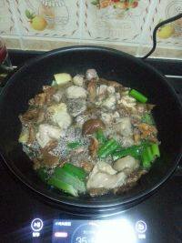 家常菜小鸡炖蘑菇