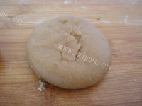 香甜绿豆沙混糖月饼做法图解7)
